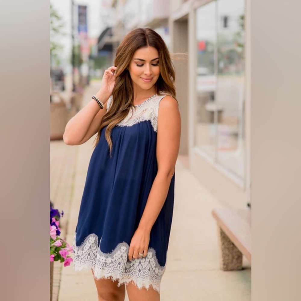 UMGEE USA Blue With White Lace Trim Women’s Dress or Long Top Size 1XL EUC